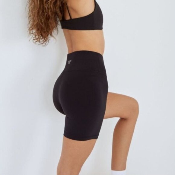 🇨🇦 Aritzia TNA Atmosphere 7" Bike Shorts - Picture 6 of 11